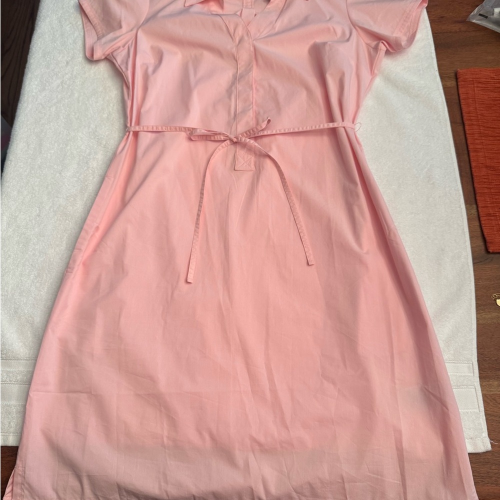 Columbia Short Sleeve Dress. Worn once. Excellent condition.